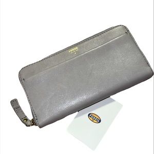 NWT Fossil Women's  Leather Zip Around Clutch Wallet